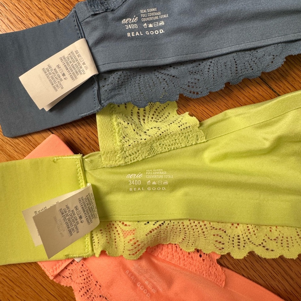 NEW W/O TAGS
Aerie Underwire Bralette Trio (Blue, Lime, Coral)
Racerback option!